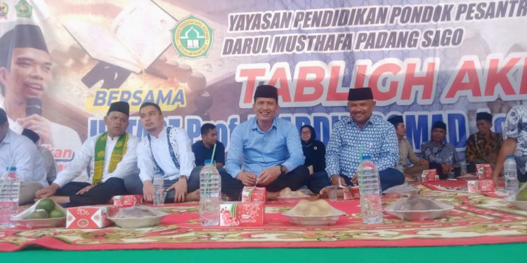 Sekda Rudi R Rilis Hadiri Tabligh Akbar Ustadz Abdul Somad di Pontren Darul Musthafa Padang Sago